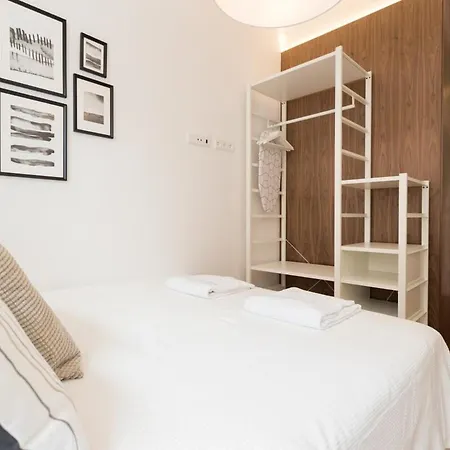 Appartement Sunlit Two-bedroom Retreat In *