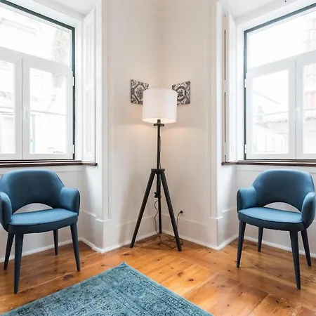 Sunlit Two-bedroom Retreat In * Lisboa